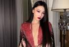 张馨予身材真丰腴！一袭深V裙领口开到腰差点“撑爆”，性感迷人