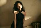 离婚带娃，当众发疯，55岁的她，凭什么活成 “国民女神”？