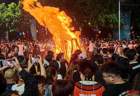 15个主题火堆点燃！2026年凉山会理火把节启幕，众人围着火堆踏歌起舞