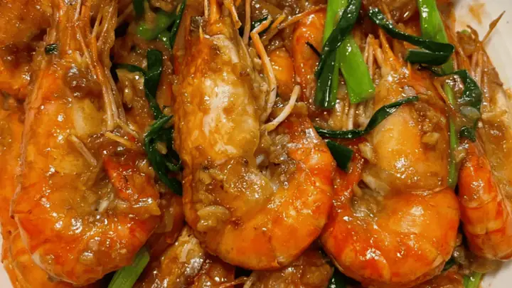芥末黄油罗氏虾:奶香微辛,一口入魂的家常鲜味