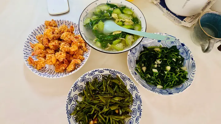 自己买菜在家烧,再简单都健康实惠