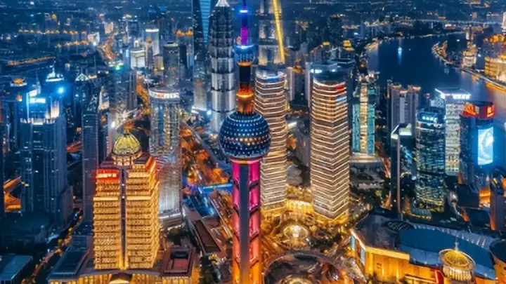 美国富婆来中国游玩,回国三天后直言:纽约跟中国差距一目了然