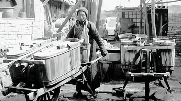 古代掏粪工:城市地头蛇的霸道江湖