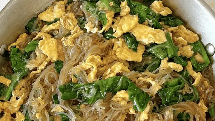 生菜鸡蛋炒粉丝:清爽不腻的秘诀,全在火候里