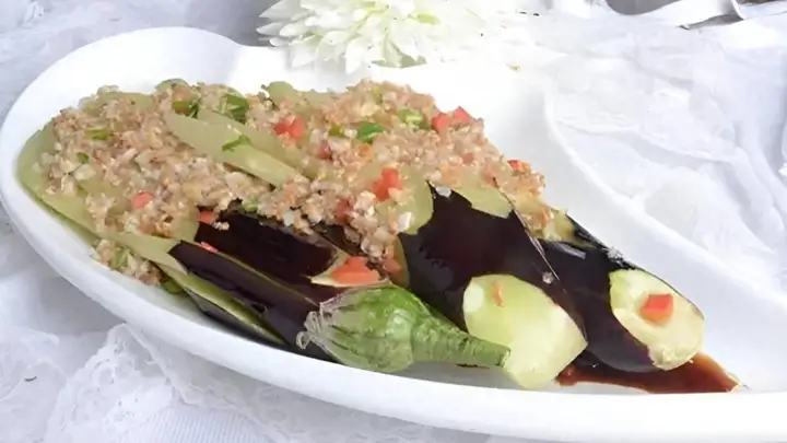 伏天厨房零油烟,十分钟搞定蒜蓉蒸茄子,清爽开胃比肉香