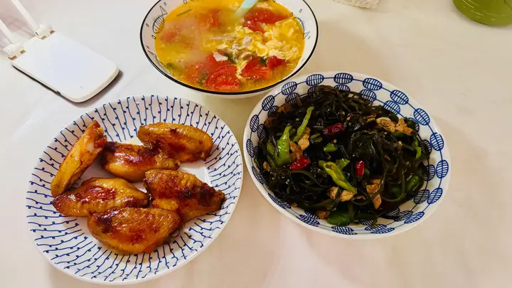 两菜一汤,夏天吃饭有汤很舒服