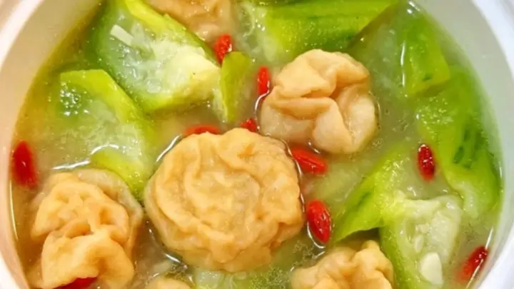 时令丝瓜搭配弹嫩鱼腐，解锁岭南夏日清爽鲜汤