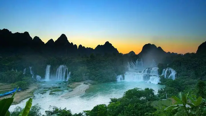 德天瀑布跟团游出发前 四招核验旅行社资质