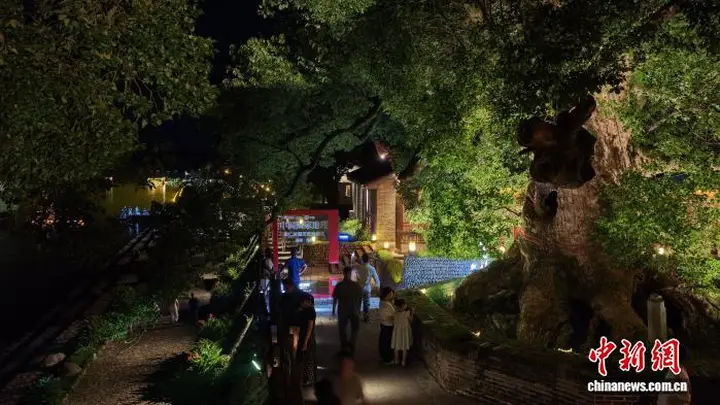 四百载崇仁古街焕新颜 特色夜游带旺乡村文旅