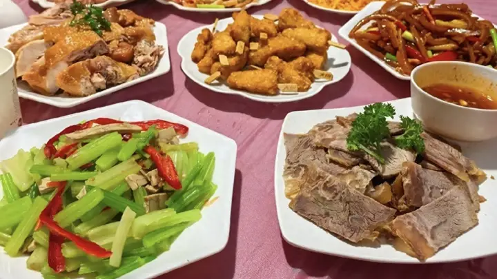 老家吃大席打包剩菜叫折菜,回家热一下超好吃,配馒头米饭很下饭