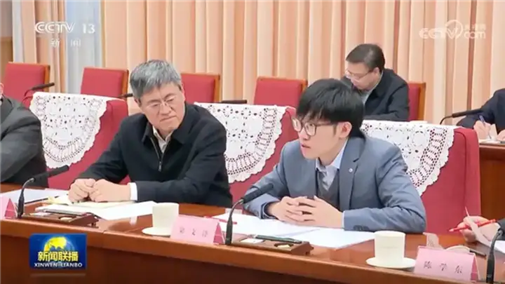 DeepSeek梁文锋身价2440亿 登顶全球AI圈新首富