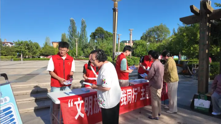 静乐县新时代文明实践指导中心组织返乡大学生开展文明旅游活动