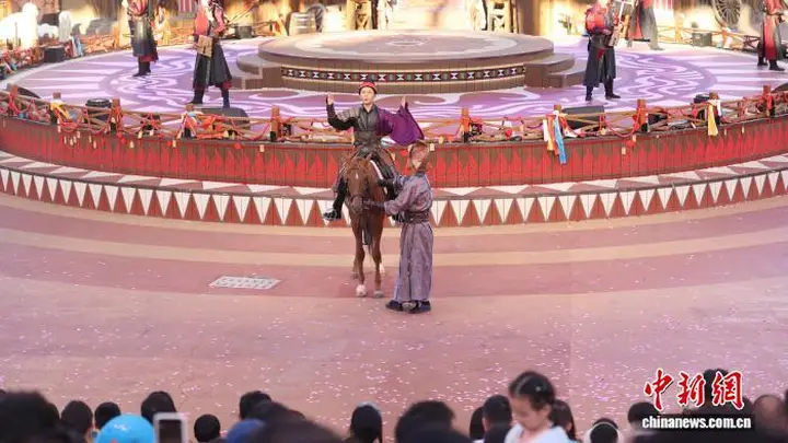 7月23日宁夏银川漫葡·看见贺兰演艺小镇启幕暑期多彩民俗演艺活动