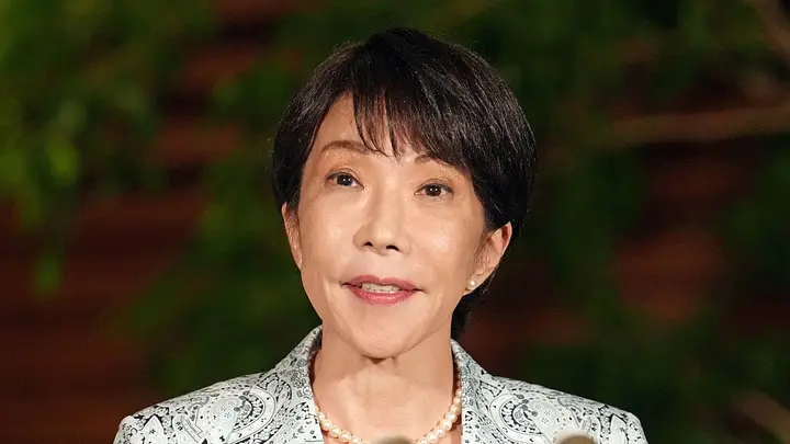高市早苗强推《皇室典范》修订,未松绑“女性天皇”却引入“皇室养子”