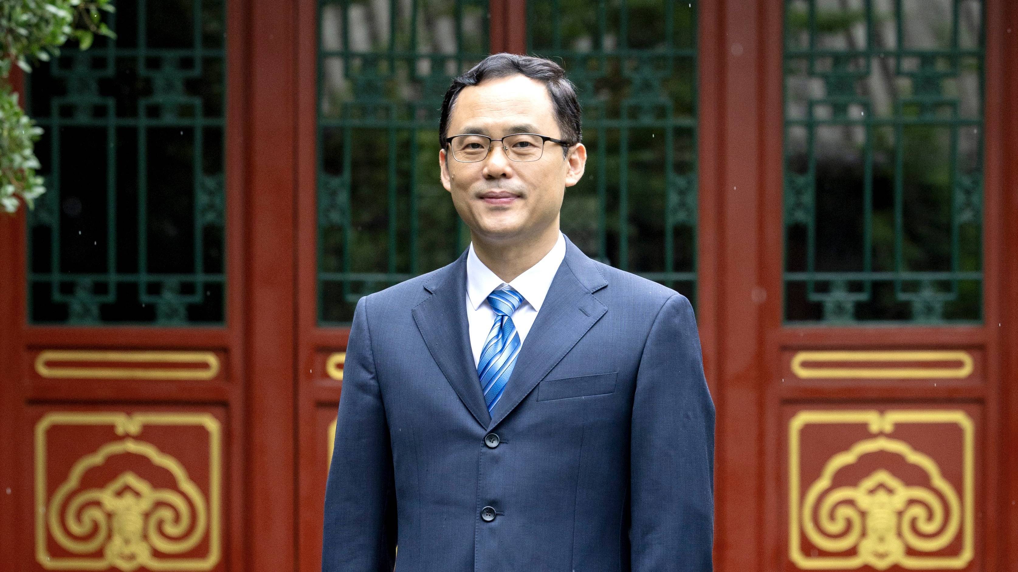 清华大学任命两位“75后”副校长