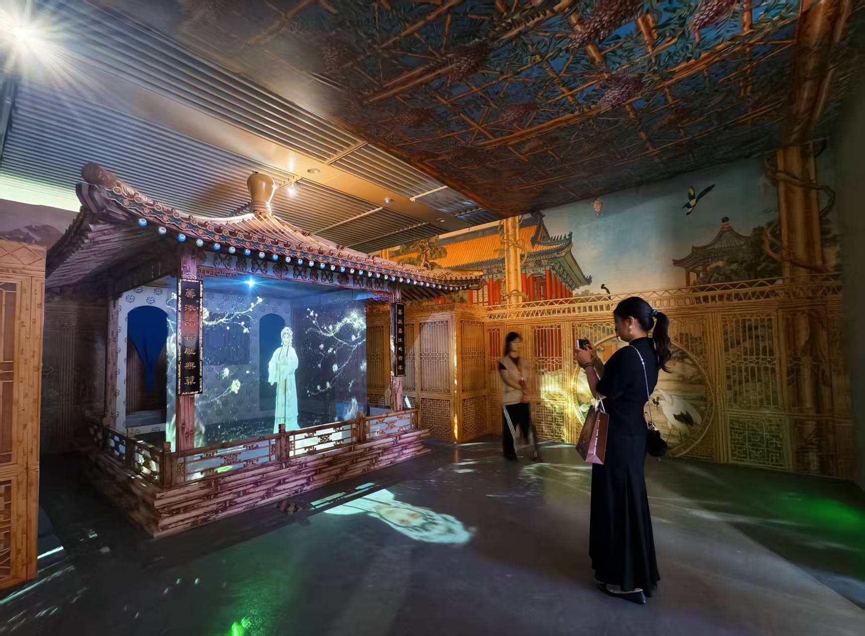 到国家图书馆，看一场故宫乾隆花园沉浸式光影展