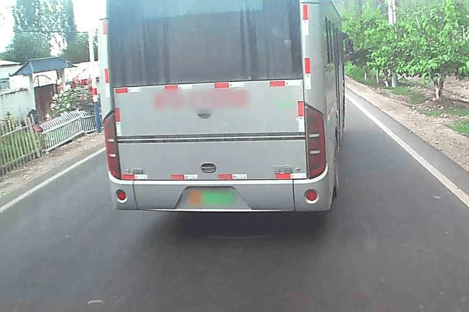 公交司机连续斗气别车5公里，因涉嫌寻衅滋事被立案调查