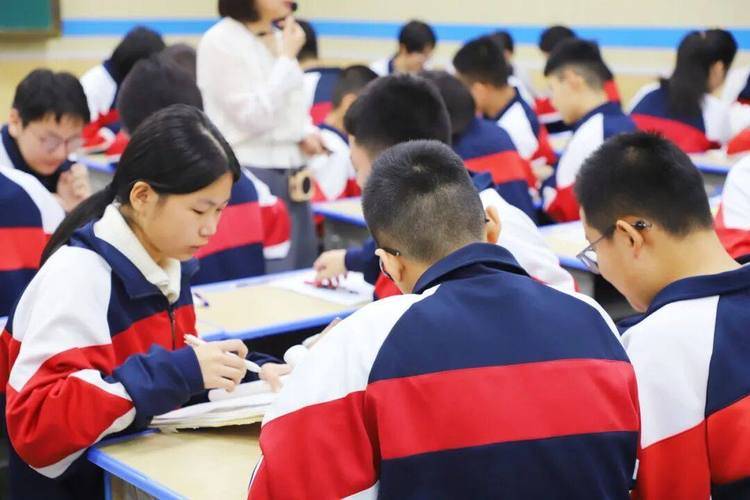 衡水中学清北名额暴跌八成，从 275 到 45，家长还在硬卷？