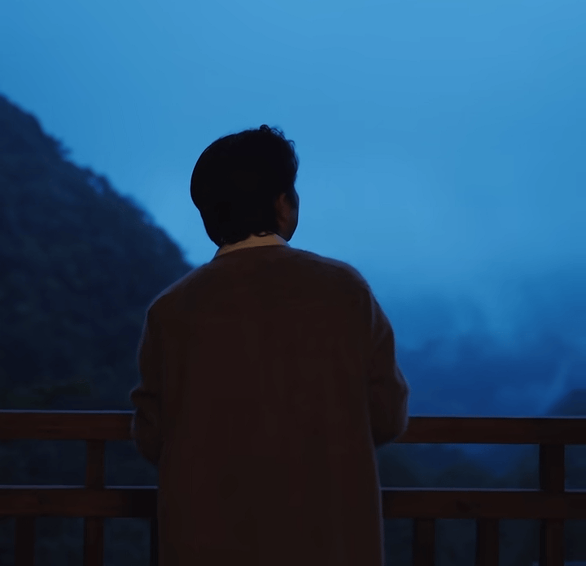 李玉刚消失许久引发热议，卖掉北京的豪宅住进深山，具体原因曝光