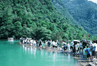 何方家国·贵州地名邀您“沐夏水”——荔波小七孔泼水季+水上音乐 解锁黔南州庆专属清凉福利