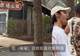 郭碧婷一家现身北京游玩 女儿全程要向佐抱好粘人