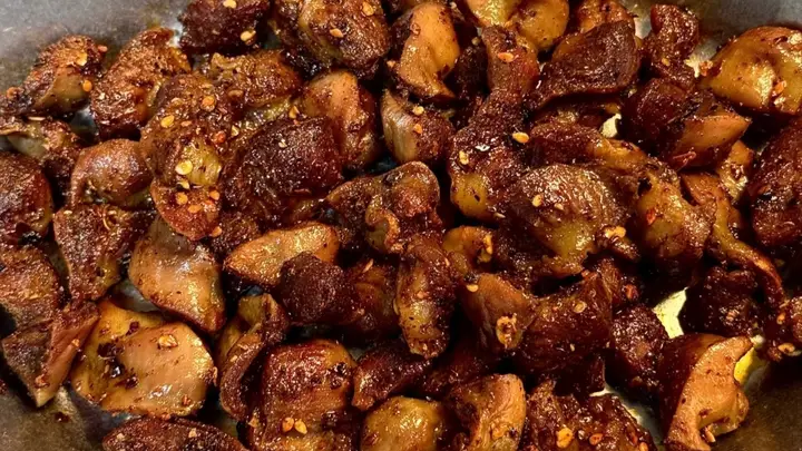 复刻烧烤摊灵魂美味:外酥里嫩的孜然鸡胗