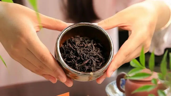 曦瓜大红袍:岩茶也分清香型和浓香型?分析岩茶的品种与香型