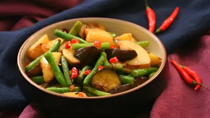 茄子这样做太香了,不油炸不油腻,软糯入味,比肉还好吃