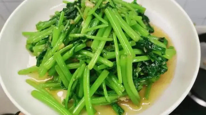 不宁腿吃茼蒿的注意事项？