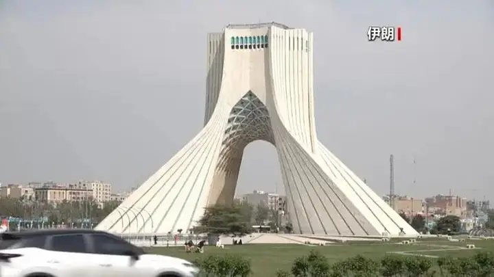 美军连续7晚发动空袭,袭击伊朗机场、桥梁、火车站等