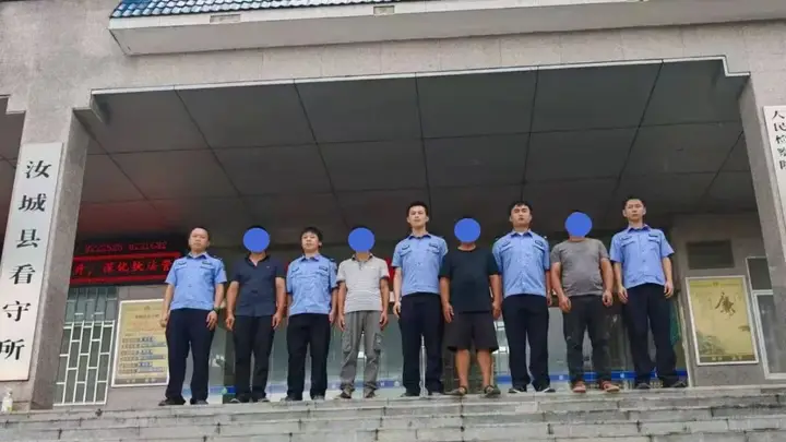 湖南侦破特大非法盗采稀土案:团伙设瞭望哨配对讲机,盗采50余吨12人落网