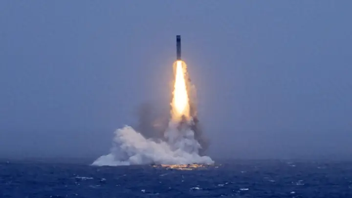 外媒终于发现不对劲:巨浪发射成功,8000公里射程意味覆盖美本土