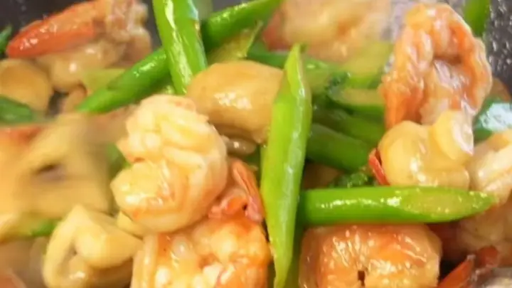 鲜嫩芦笋爆炒弹牙虾仁,一口尝尽春日鲜味
