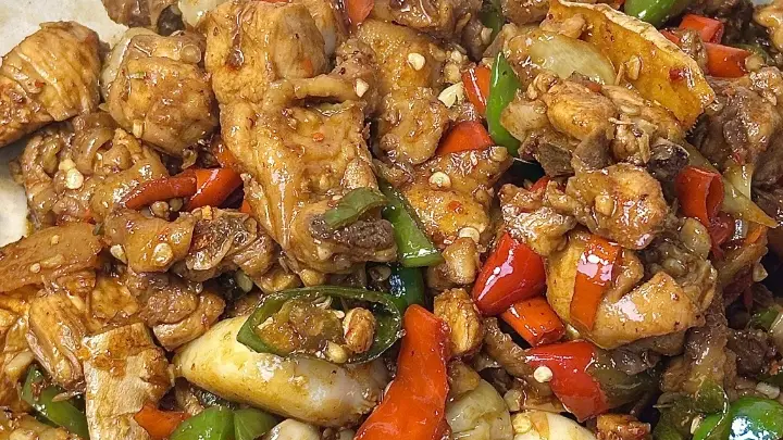 10月26日美食体验课:泡椒炒鸡酸辣开胃做法全解析