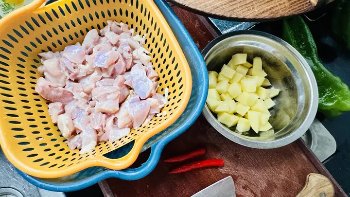 鲜香鸡肉炒土豆,家常快手菜