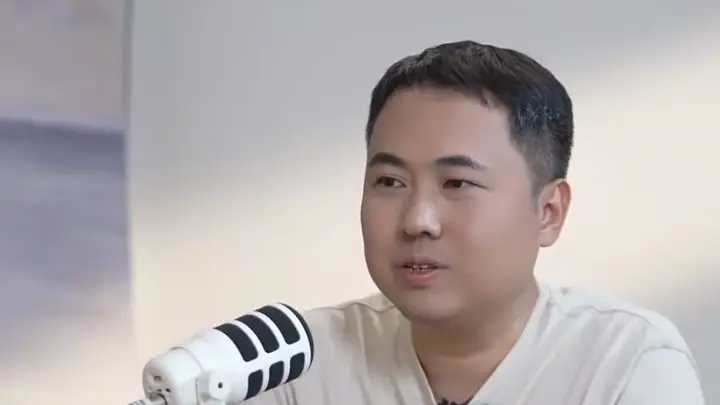 “充电宝一哥”港股上市首日一度跌超9%,CEO此前称:充电宝大概率过几年就“死”了