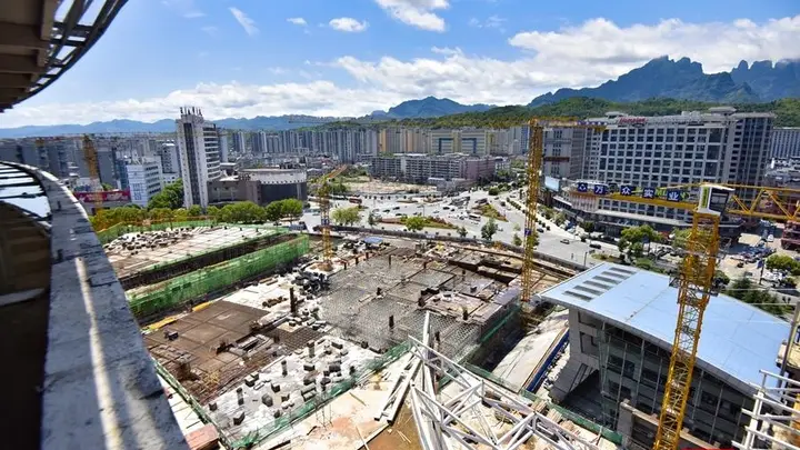天门山下,一座综合体正在改写张家界的“初见”