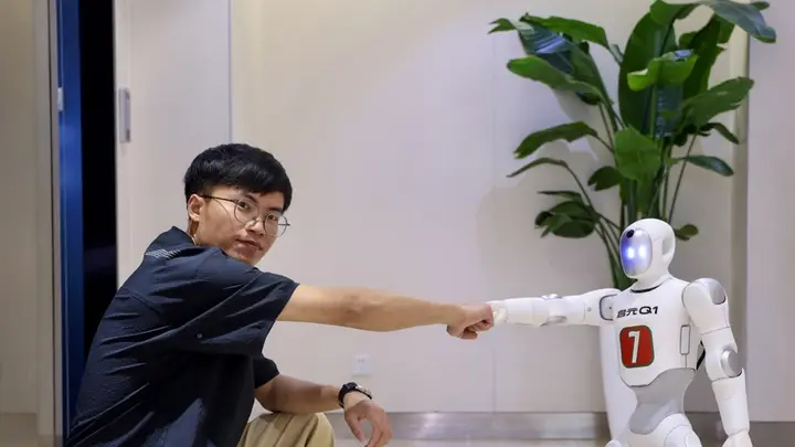 启元机器人彭文正:个人机器人是具身智能的星辰大海