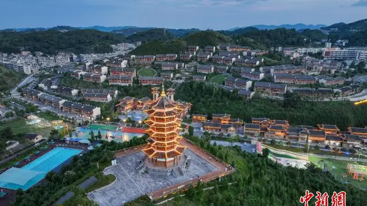 贵州晴隆阿妹戚托小镇尽显民族风情