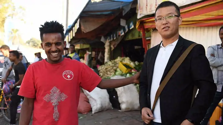 每年有几万中国人去非洲,为何去了就不想回来?非洲姑娘说出原因