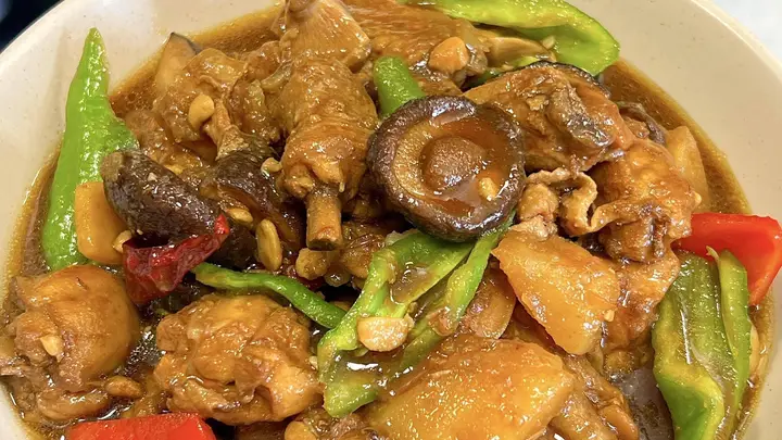 10月16日18:00,食鲜报“家常开胃菜分享”栏目将上线香菇土豆炖鸡、凉拌香菜鸭胗、干锅菜花的零门槛做法预告