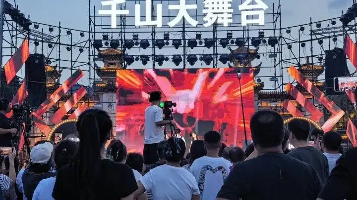 千山夜游热度在线 各地游客慕名奔赴