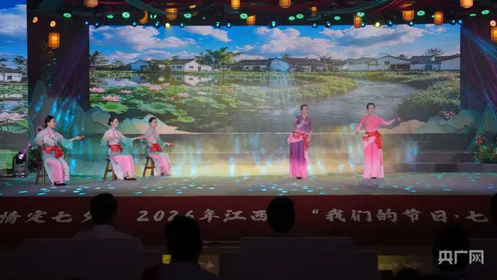 新风润婚典!江西鹰潭77对新人情定七夕