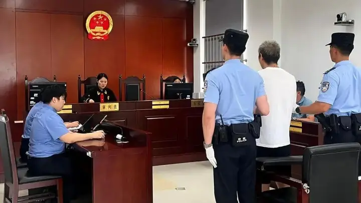 乘客“开门杀”致人死亡,网约车司机获刑