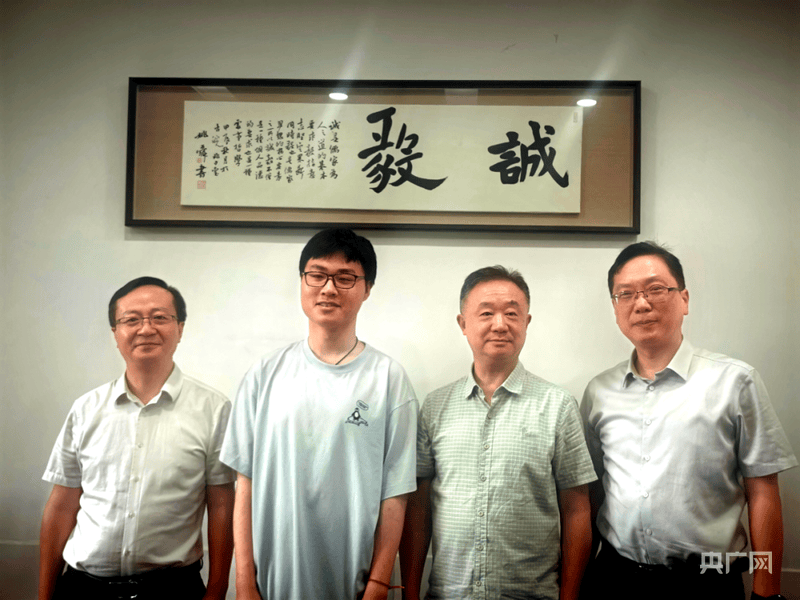 安徽一703分高考生捐6666元零花钱给母校 考生：一点心意表达感恩