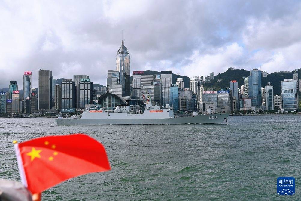 海军舰艇编队抵达香港