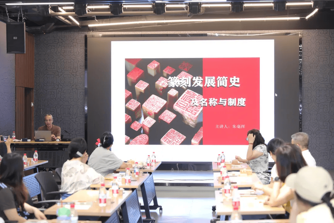 绍兴柯桥举办各族群众非遗篆刻体验活动