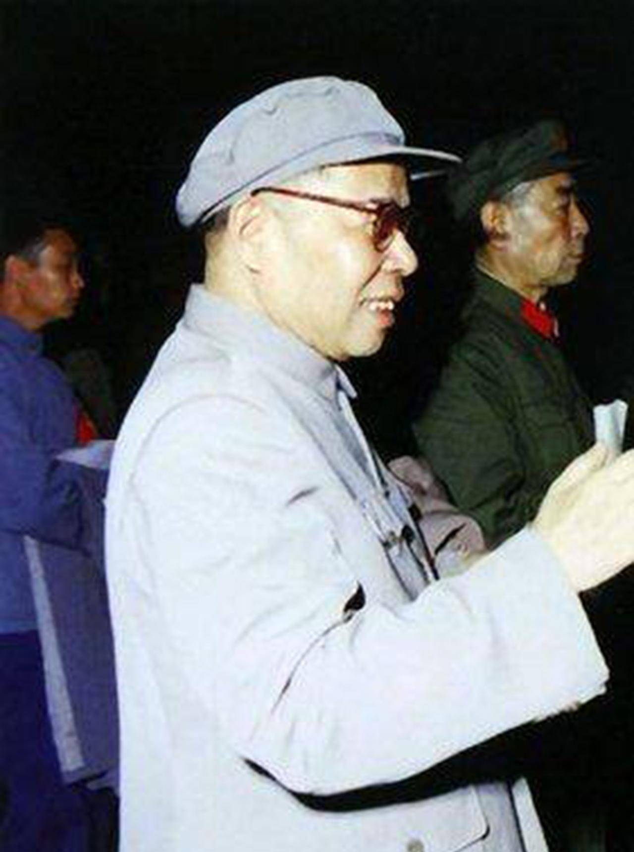 杨尚昆出国，体检时间排在陈伯达前面，陈伯达大怒：谁安排的？