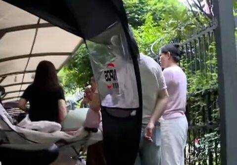 长沙一已婚男出轨邻栋女子，婆婆为了孙子儿媳上门硬刚第三者