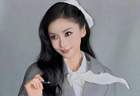 Angelababy穿灰西装配白蝴蝶结 甜酷学院风清爽亮眼